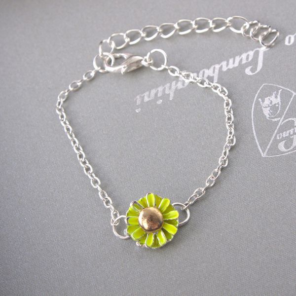 simple and elegant exquisite cute little daisy flower bracelet female link 925 silver heart pendant wholesale ing, Black
simple and elegant exquisite cute little daisy flower bracelet female link 925 silver heart pendant wholesale ing, Black