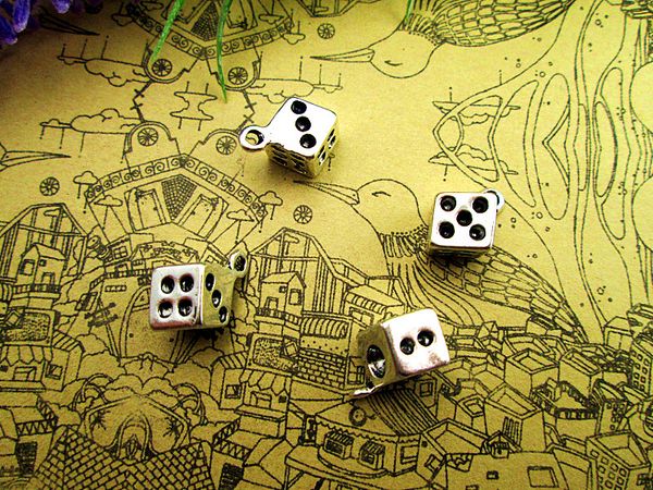 36pcs- dice charms, antique tibetan silver dice charms pendants 13x6mm, Bronze;silver
36pcs- dice charms, antique tibetan silver dice charms pendants 13x6mm, Bronze;silver