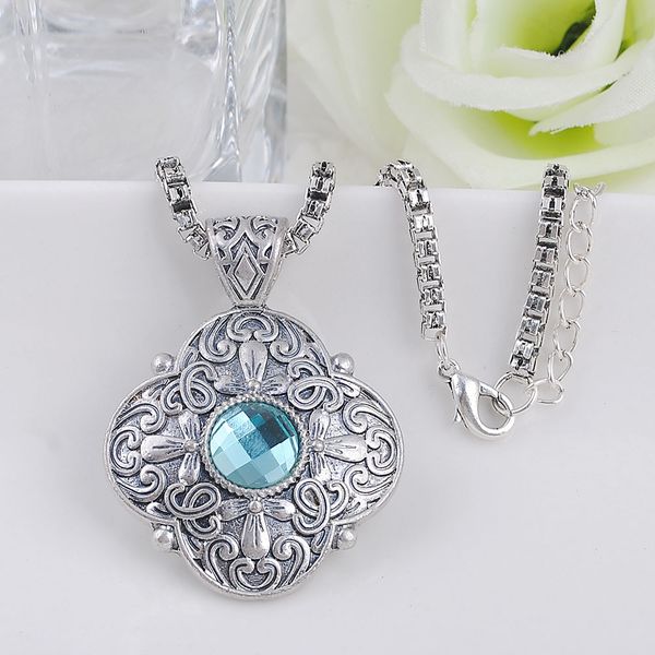 Vintage Ornamental Engraving Necklace Glass Rhinestone Fashion Pendant Necklace, Silver
Vintage Ornamental Engraving Necklace Glass Rhinestone Fashion Pendant Necklace, Silver
