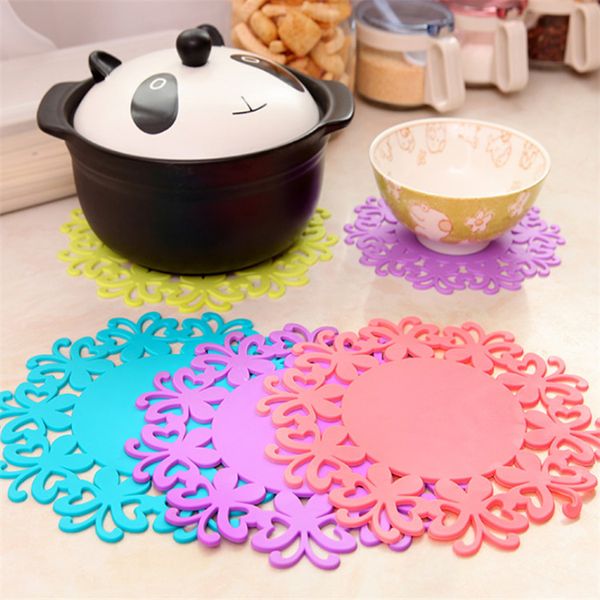 wholesale- 1 pc creative flower hollow out silicone coasters coffee thicken cup mat teacup bowl plate pad insulation pad 13cm/16cm/20cm
wholesale- 1 pc creative flower hollow out silicone coasters coffee thicken cup mat teacup bowl plate pad insulation pad 13cm/16cm/20cm