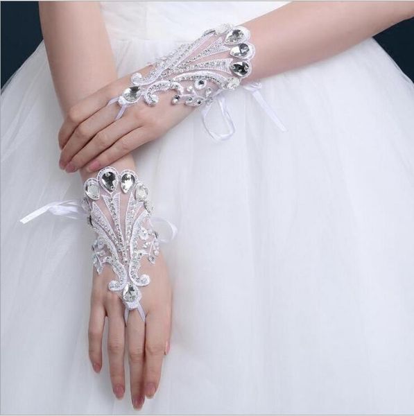 Сверкающие Кристаллы Короткие Свадебные Перчатки Bling Bling Бисер Свадебные Перчатки Без Пальцев Whte Невесты Аксессуары Длина Запястья Дешевые Цена 2017
Сверкающие Кристаллы Короткие Свадебные Перчатки Bling Bling Бисер Свадебные Перчатки Без Пальцев Whte Невесты Аксессуары Длина Запястья Дешевые Цена 2017