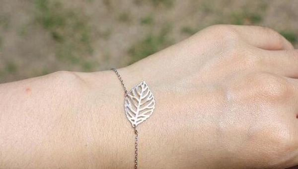 5pcs sideways tree leaf bracelets hollow out fallen leaf bracelet simple cute nature bracelets for ladies women, Golden;silver
5pcs sideways tree leaf bracelets hollow out fallen leaf bracelet simple cute nature bracelets for ladies women, Golden;silver