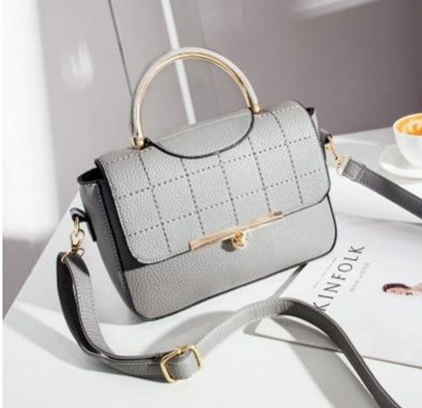 2017 new style fashion check, plaid & tartan versatile metal bracelet handbag genuine leather women leather bag
2017 new style fashion check, plaid & tartan versatile metal bracelet handbag genuine leather women leather bag