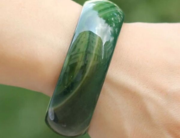 excellent natural grass green color agate, hand-carved wide bracelet. the beautiful lady's choice, Black
excellent natural grass green color agate, hand-carved wide bracelet. the beautiful lady's choice, Black