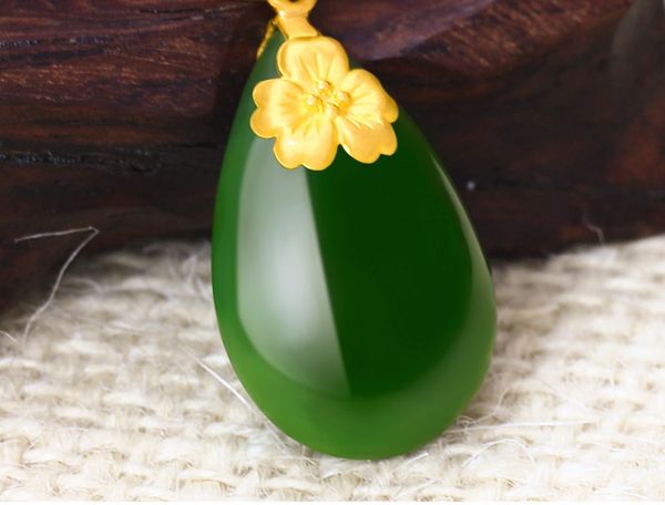 gold set with green jade necklace the bubble-shaped plum flower, blooming flowers. necklace pendant., Silver
gold set with green jade necklace the bubble-shaped plum flower, blooming flowers. necklace pendant., Silver