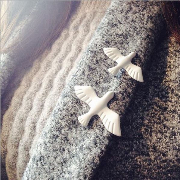 Art fresh retro metal white pigeons peace dove brooch chest flower badge collar needle wholesale free shipping
Art fresh retro metal white pigeons peace dove brooch chest flower badge collar needle wholesale free shipping
