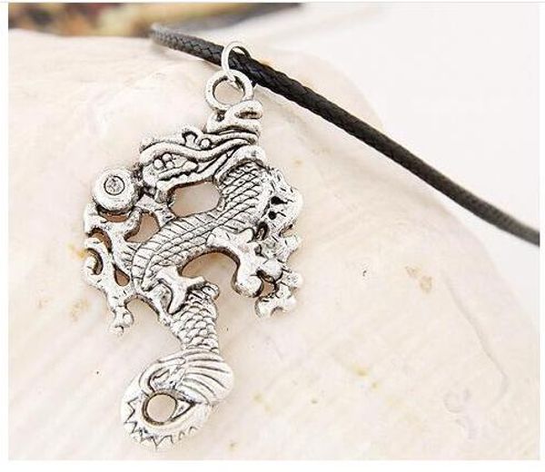 женские дамы черная веревка элегантный и изысканный металл благоприятный дракон черный канат ожерелье кулон колье ювелирные изделия 420 * 46, Golden;silver
женские дамы черная веревка элегантный и изысканный металл благоприятный дракон черный канат ожерелье кулон колье ювелирные изделия 420 * 46, Golden;silver