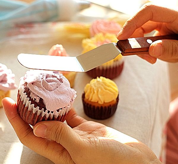 wholesale- sdfc baking tools 4 inch kiss knife bread knife cake knife cake spatula cutting tool 11-061
wholesale- sdfc baking tools 4 inch kiss knife bread knife cake knife cake spatula cutting tool 11-061