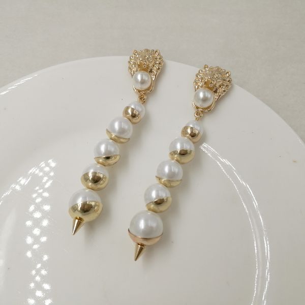 new brand baroque vintage metal lion head stud earrings for women pearl earring pendant gold rivet brincos earring punk jewelry 2017, Golden;silver
new brand baroque vintage metal lion head stud earrings for women pearl earring pendant gold rivet brincos earring punk jewelry 2017, Golden;silver