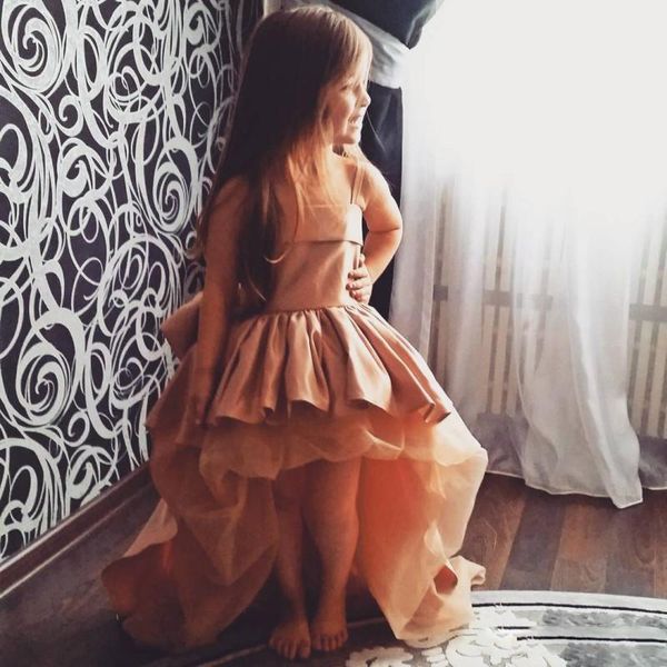 cute champagne high low flower girl dresses with big bow spaghetti satin and tulle girls pageant gowns ruffles baby birthday party dress, White;blue
cute champagne high low flower girl dresses with big bow spaghetti satin and tulle girls pageant gowns ruffles baby birthday party dress, White;blue