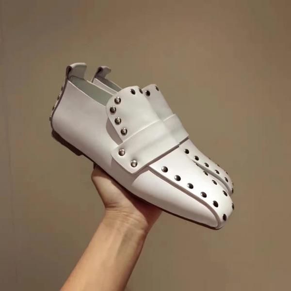 TOP QUALITY! u710 40 black white stud genuine leather square toe flats shoes luxury designer runway 
TOP QUALITY! u710 40 black white stud genuine leather square toe flats shoes luxury designer runway