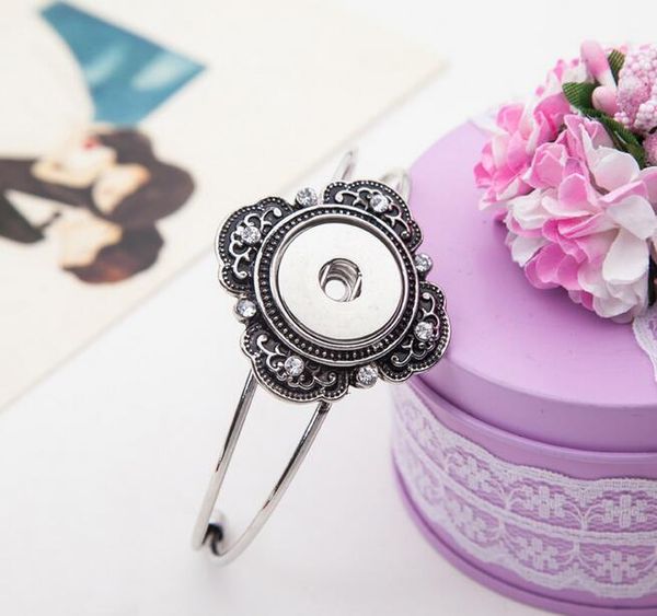 10pcs/lot crystal lotus snap button women silver plated 18mm snap bangles jewerly for women charm bracelets 2017 jewelry, Golden;silver
10pcs/lot crystal lotus snap button women silver plated 18mm snap bangles jewerly for women charm bracelets 2017 jewelry, Golden;silver