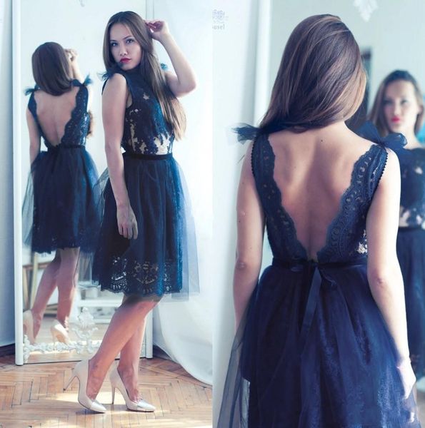 

Sexy Lace Cocktail Dresses Bateau Neck Open Back Tulle Knee Length Prom Party Homecoming Arabic Dresses DTJ