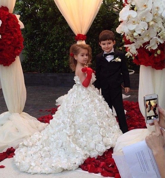 Fascinating A Line Girls Prom Dresses Flower Sparkle Spaghetti Straps Court Train Rosette Girl Wedding Gowns Flower Girl Dress
Fascinating A Line Girls Prom Dresses Flower Sparkle Spaghetti Straps Court Train Rosette Girl Wedding Gowns Flower Girl Dress