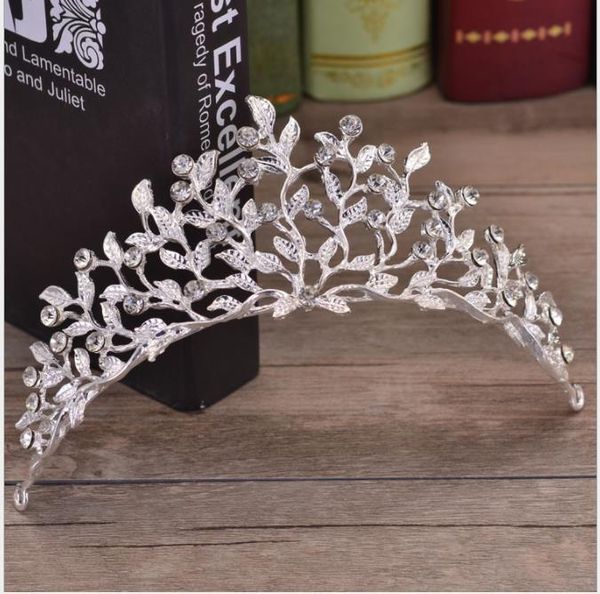 bridal jewelry, wedding dress, accessories, ornaments, crystal crown, super flash korean headwear, Slivery;golden
bridal jewelry, wedding dress, accessories, ornaments, crystal crown, super flash korean headwear, Slivery;golden