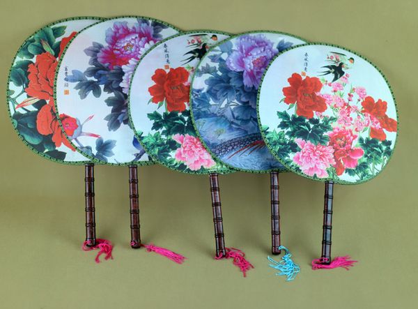 large flower round silk hand fan handles traditional craft ladies chinese dance fans decoration party wedding favor fan 50pcs/lot
large flower round silk hand fan handles traditional craft ladies chinese dance fans decoration party wedding favor fan 50pcs/lot
