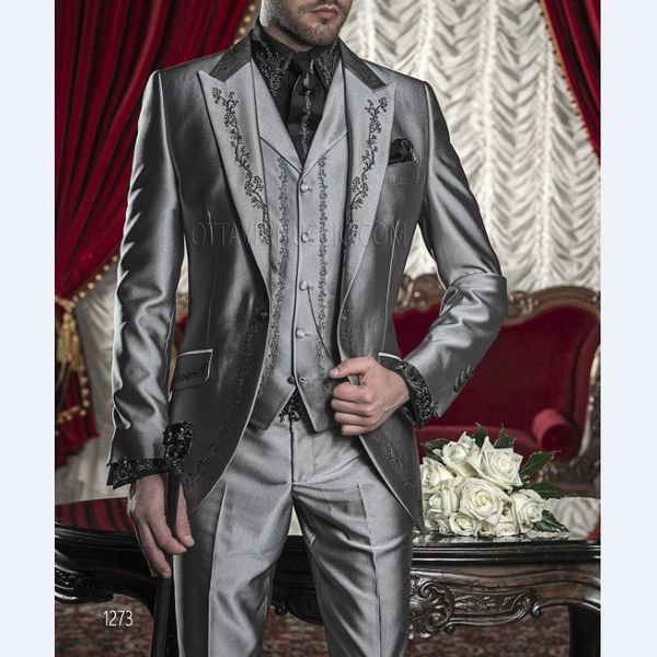 brand new groomsmen peak lapel groom tuxedos shiny grey men suits embroidery wedding/prom/dinner man blazer (jacket+pants+vest) k859, Black;gray
brand new groomsmen peak lapel groom tuxedos shiny grey men suits embroidery wedding/prom/dinner man blazer (jacket+pants+vest) k859, Black;gray