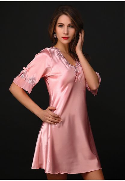 2018 new style luxurious thin silk lace women's sleepwear lingerie v-neck embroidery women's elegant nightgown, Black;red
2018 new style luxurious thin silk lace women's sleepwear lingerie v-neck embroidery women's elegant nightgown, Black;red