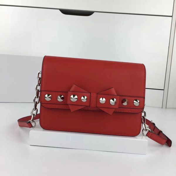 классическая мода натуральная кожа лук стиль shoulderbag воловьей кожи девушка ручная сумка заклепки прекрасный бантом стиль повседневная же
классическая мода натуральная кожа лук стиль shoulderbag воловьей кожи девушка ручная сумка заклепки прекрасный бантом стиль повседневная же