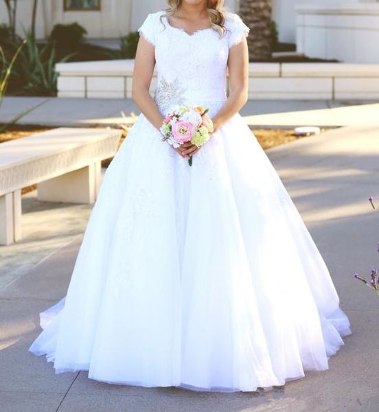 modest wedding dresses short sleeve jewel neck lace beadings floral floor length long a line 2020 new bridal gowns custom made, White
modest wedding dresses short sleeve jewel neck lace beadings floral floor length long a line 2020 new bridal gowns custom made, White