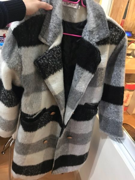New Autumn Winter Cashmere Windbreaker Jacket Trench Jacket Women Casual Black White Plaid Coat Thickness Warm Button Pocket
New Autumn Winter Cashmere Windbreaker Jacket Trench Jacket Women Casual Black White Plaid Coat Thickness Warm Button Pocket