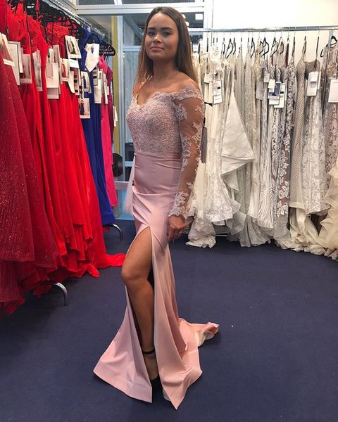 2018 Dusty Pink Off-Shoulder Lace Appliques Mermaid Prom Dresses Long Sleeves Black Girls Side Split Evening Gowns Vestidos de fiesta
2018 Dusty Pink Off-Shoulder Lace Appliques Mermaid Prom Dresses Long Sleeves Black Girls Side Split Evening Gowns Vestidos de fiesta