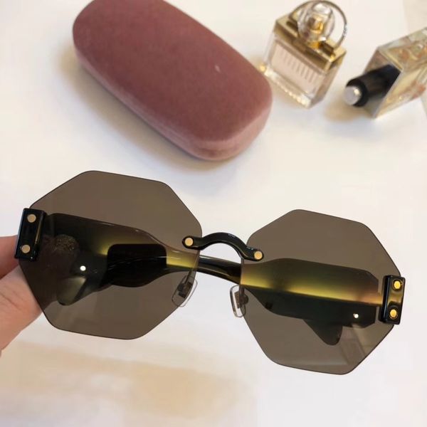 new fashion women sunglasses 08n men sunglasses simple and generous men sun glasses outdoor uv400 protection eyewear with case, White;black
new fashion women sunglasses 08n men sunglasses simple and generous men sun glasses outdoor uv400 protection eyewear with case, White;black