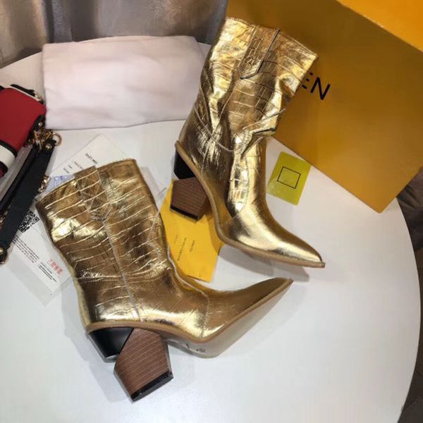 2018 New Leather boots for women Pointed Toe Cowboy Boots fashion brand chunky heel thigh Booties winter boots of size 35-41
2018 New Leather boots for women Pointed Toe Cowboy Boots fashion brand chunky heel thigh Booties winter boots of size 35-41