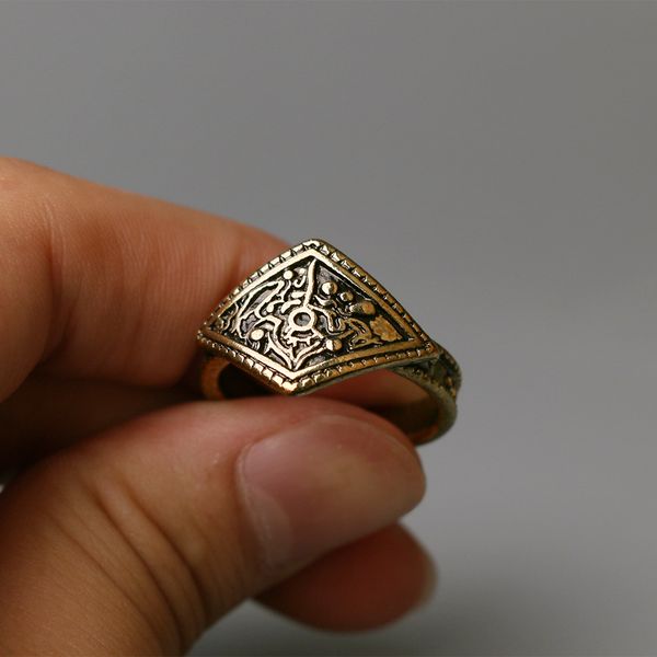 dark soul ring of favor and protect men ring game jewellery vintage rings for women bague femme punk anel jewelry drop shipping, Golden;silver
dark soul ring of favor and protect men ring game jewellery vintage rings for women bague femme punk anel jewelry drop shipping, Golden;silver