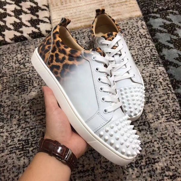Когда-либо популярной! Новый идеальный низкий верхний градиент Leopard лакированная кожа с шипами кроссовки женщины, мужчины Красное дно обувь осень и зима досуг
Когда-либо популярной! Новый идеальный низкий верхний градиент Leopard лакированная кожа с шипами кроссовки женщины, мужчины Красное дно обувь осень и зима досуг