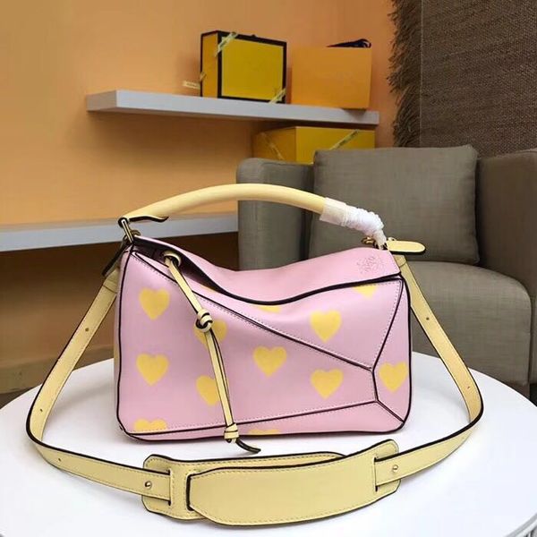 new geometric spelling, the world's sellers, shop owners left their own money oh, the fashion elite are also eager to have it
new geometric spelling, the world's sellers, shop owners left their own money oh, the fashion elite are also eager to have it