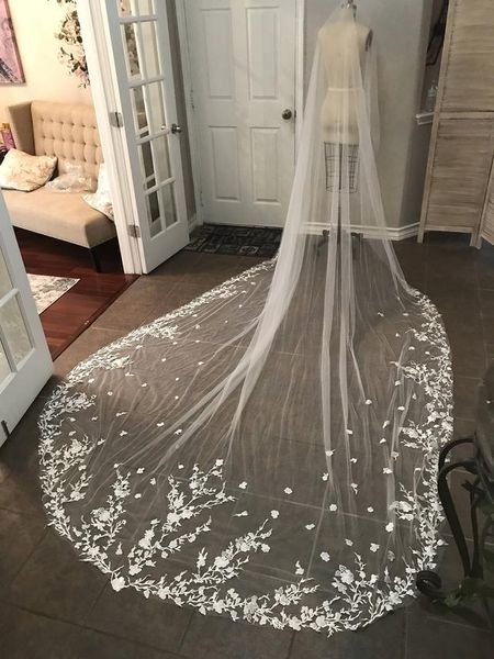 2019 selling wedding veils long cathedral length bridal veil appliques lace veu de noiva longo wedding veil purfle with comb, Black
2019 selling wedding veils long cathedral length bridal veil appliques lace veu de noiva longo wedding veil purfle with comb, Black