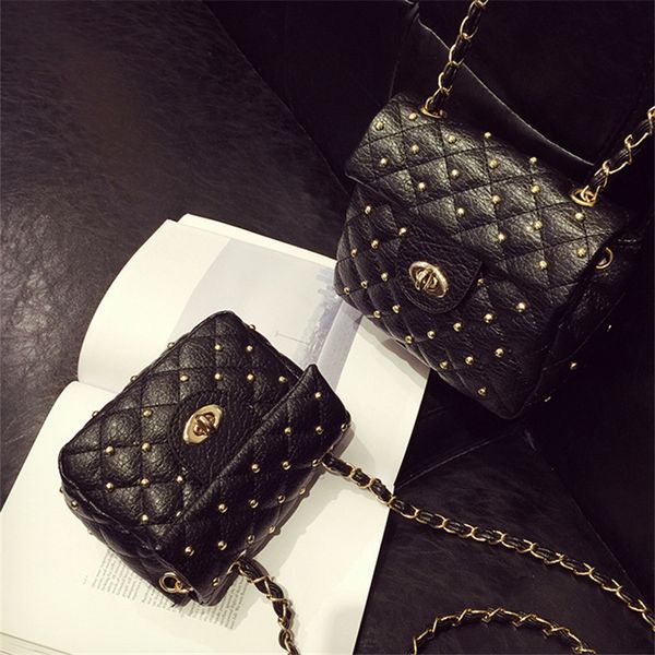 2018 new women handbags, fashion rivets flap, korean version shoulder bag, diamond lattice woman messenger bag. d18102303
2018 new women handbags, fashion rivets flap, korean version shoulder bag, diamond lattice woman messenger bag. d18102303