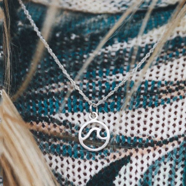 2018 ожерелье нового способа silver wave подвеска для женщин простой металл surf jewelry ocean beach jewelry
2018 ожерелье нового способа silver wave подвеска для женщин простой металл surf jewelry ocean beach jewelry