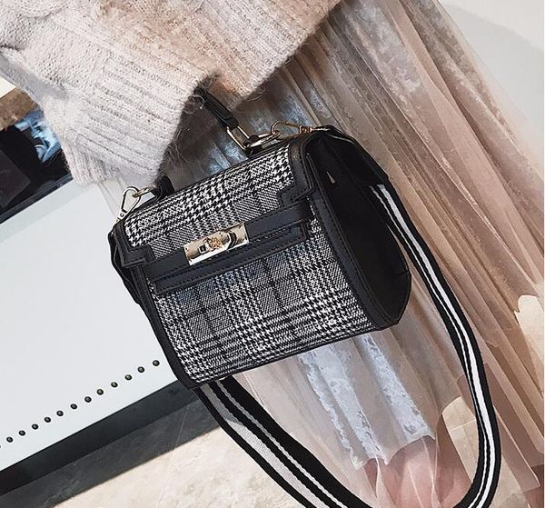 2018. casual fashion woman bag. ladies handbag. pu. soft. cross body.shoulder bags.totes. small. mini. patchwork. two-tone. woolen fabrics
2018. casual fashion woman bag. ladies handbag. pu. soft. cross body.shoulder bags.totes. small. mini. patchwork. two-tone. woolen fabrics