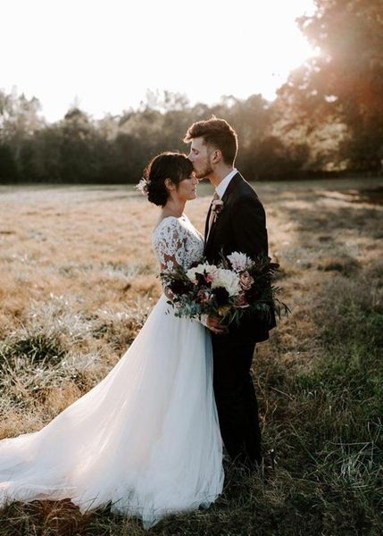 Modest Country Lace Wedding Dresses New Design Court Train A-Line Long Sleeve Tulle Sheer Wedding Gowns Bridal Gowns
Modest Country Lace Wedding Dresses New Design Court Train A-Line Long Sleeve Tulle Sheer Wedding Gowns Bridal Gowns