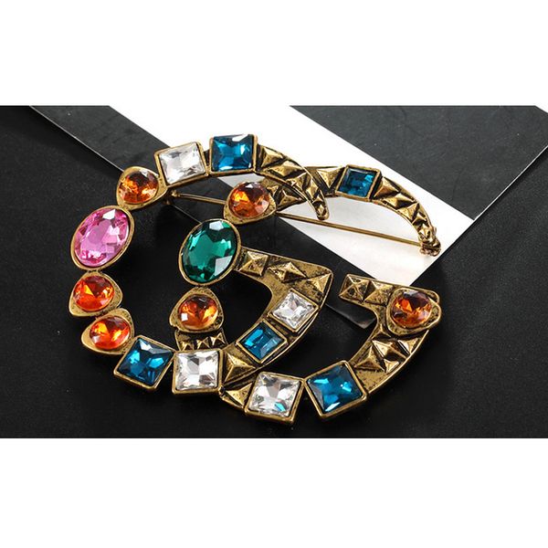 Women Famous Brand Designer Retro Crystal Brooch Vintage Luxury Multicolor Rhinestone Suit Lapel Pin European Brand Jewelry
Women Famous Brand Designer Retro Crystal Brooch Vintage Luxury Multicolor Rhinestone Suit Lapel Pin European Brand Jewelry