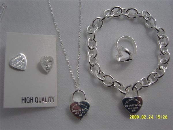 2018 New Designer Brand New Fashion tiffany925 Silver Jewelry Suit Set Necklaces and Bracelets Earrings Gift with box Free shipping
2018 New Designer Brand New Fashion tiffany925 Silver Jewelry Suit Set Necklaces and Bracelets Earrings Gift with box Free shipping
