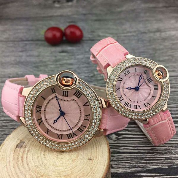 2018 Classic Man women watch Famous brand luxury wristwatch lovers clock top design rose gold genuine leather male female quartz watches
2018 Classic Man women watch Famous brand luxury wristwatch lovers clock top design rose gold genuine leather male female quartz watches