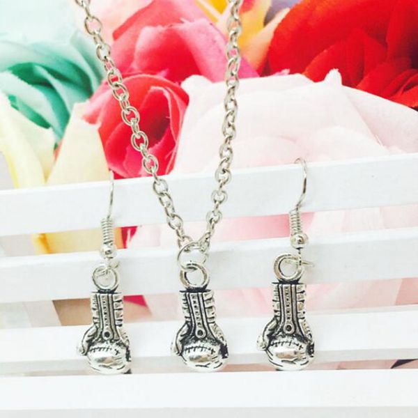 2018 новый горячий продавать антикварные серебряные боксерские перчатки прелести фитнес кулон ожерелье серьги набор творческих женщин ювелир, Silver 
2018 новый горячий продавать антикварные серебряные боксерские перчатки прелести фитнес кулон ожерелье серьги набор творческих женщин ювелир, Silver