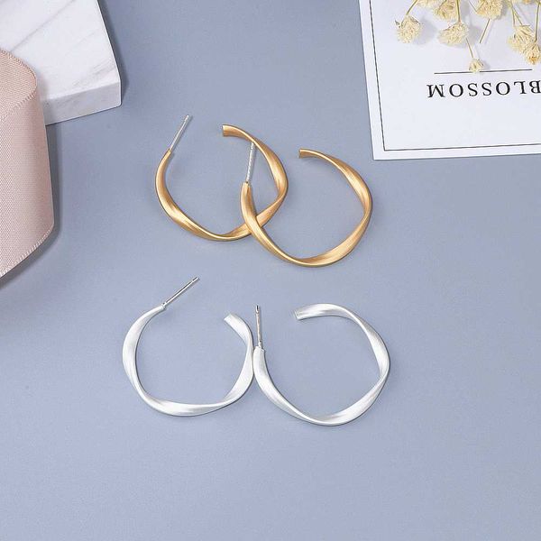 new design korea jewelry round circle hoop earrings for women girls gold silver color earrings 2018 brincos wholesale gift wx111, Golden;silver
new design korea jewelry round circle hoop earrings for women girls gold silver color earrings 2018 brincos wholesale gift wx111, Golden;silver
