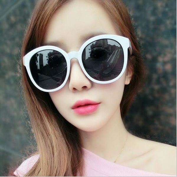 2018 new sunglasses female korean fashion sunglasses round pc frame 2018 uv popular retro sunglasses with box, White;black 
2018 new sunglasses female korean fashion sunglasses round pc frame 2018 uv popular retro sunglasses with box, White;black