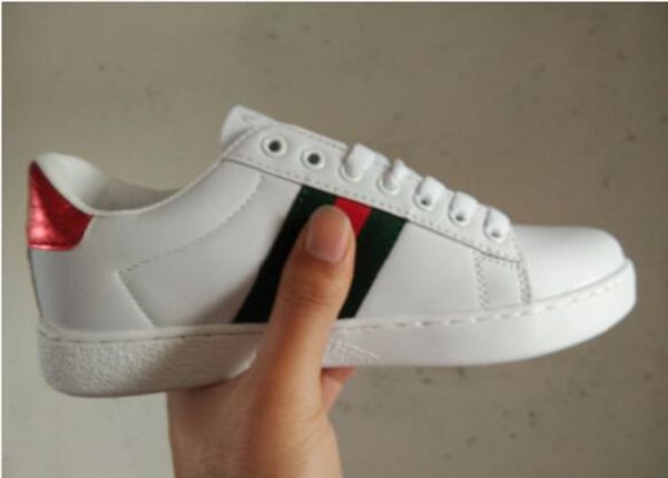 2018 New Ace embroidery small bee women small white shoes Fall fashion flat casual shoes sneakers For men women zapatos walking shoes 
2018 New Ace embroidery small bee women small white shoes Fall fashion flat casual shoes sneakers For men women zapatos walking shoes