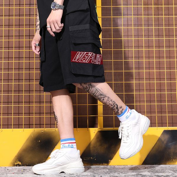 personality wave, black , big pockets, street breeze, youth street dance, loose five shorts
personality wave, black , big pockets, street breeze, youth street dance, loose five shorts