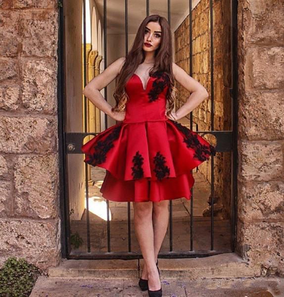 2018 Fashion Red Robe De Prom Dresses Knee Length Black Appliques Sweetheart Robe Cocktail Gowns Chic Formal Homecoming Dress
2018 Fashion Red Robe De Prom Dresses Knee Length Black Appliques Sweetheart Robe Cocktail Gowns Chic Formal Homecoming Dress