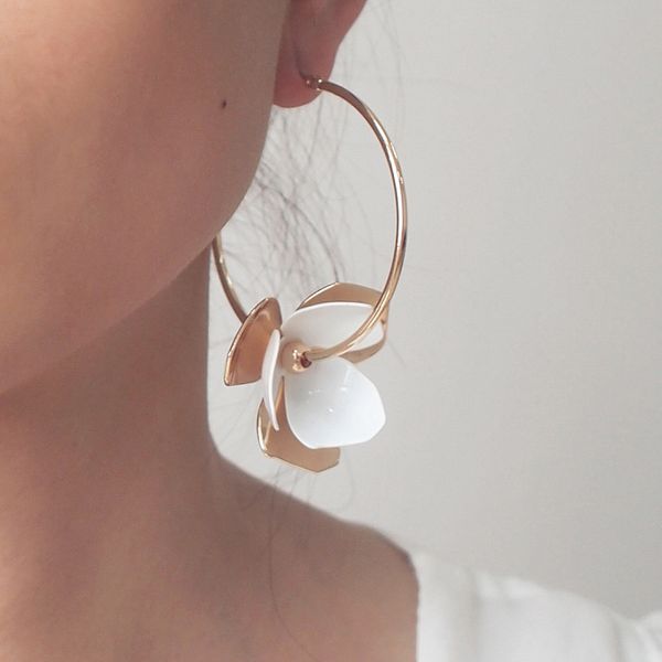manilai brand vintage alloy flower copper hoop earrings for women metal statement earrings big fashion wedding jewelry, Golden;silver
manilai brand vintage alloy flower copper hoop earrings for women metal statement earrings big fashion wedding jewelry, Golden;silver