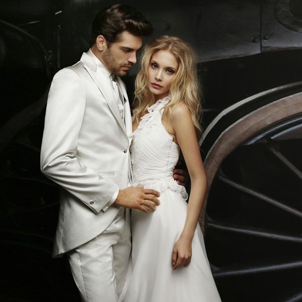 2018 men suit white peaked lapel wedding suits for man bridegroom groomsmen simple custom made slim fit formal tuxedos 3piece man prom, Black;gray
2018 men suit white peaked lapel wedding suits for man bridegroom groomsmen simple custom made slim fit formal tuxedos 3piece man prom, Black;gray