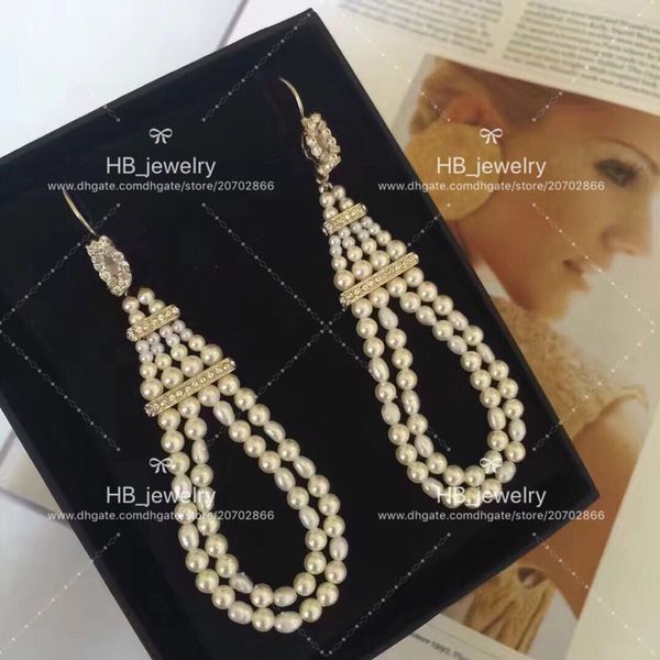 Popular fashion brand High version Pearl tassel earrings for lady Design Women Party Wedding Luxury Jewelry With for Bride Whit BOX..
Popular fashion brand High version Pearl tassel earrings for lady Design Women Party Wedding Luxury Jewelry With for Bride Whit BOX..