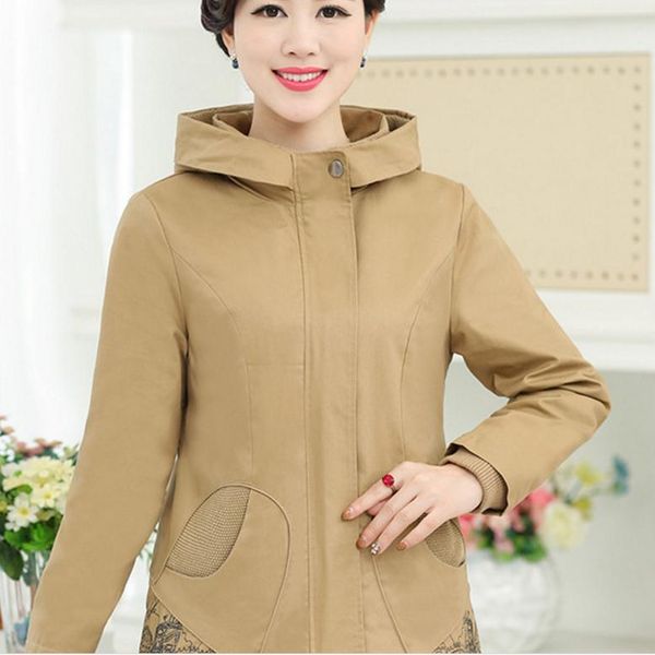 2018 spring new style middle-aged women's thin section short big size arder jacket, Black;brown
2018 spring new style middle-aged women's thin section short big size arder jacket, Black;brown