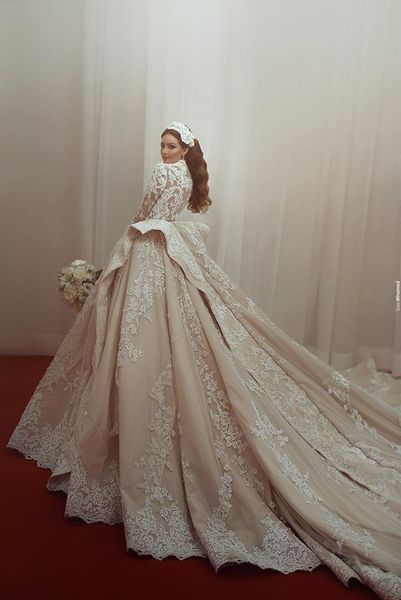 dubai arabic 2018 luxury champagne ball gown wedding dresses muslim long illusion sleeves lace applique cathedral train wedding bridal gowns, White
dubai arabic 2018 luxury champagne ball gown wedding dresses muslim long illusion sleeves lace applique cathedral train wedding bridal gowns, White
